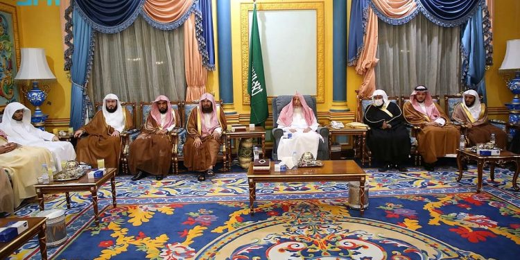 مفتي المملكة يستقبل الشيخ السديس وأئمة الحرم