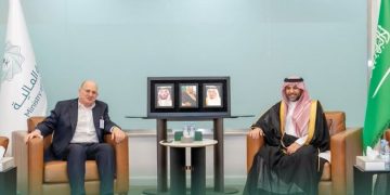 نائب وزير المالية يبحث مع رئيس مجلس إدارة «إتش إس بي سي» المواضيع ذات الاهتمام المشترك
