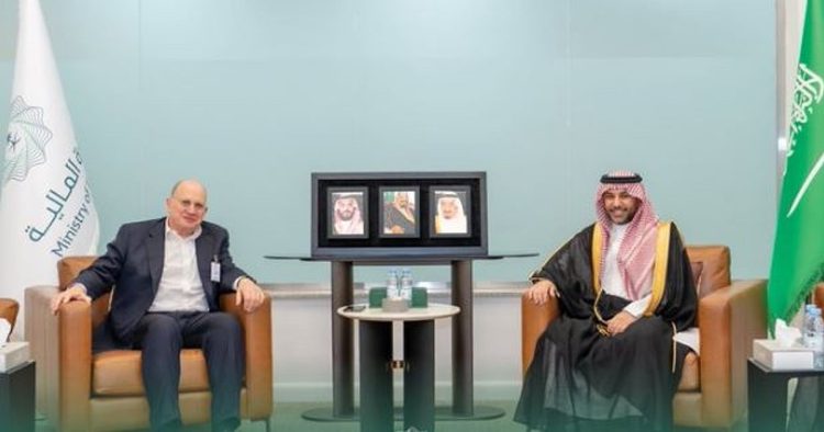 نائب وزير المالية يبحث مع رئيس مجلس إدارة «إتش إس بي سي» المواضيع ذات الاهتمام المشترك
