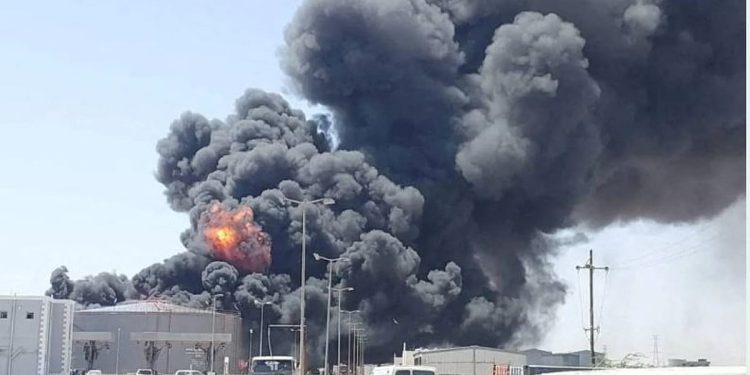 هجوم جديد بالمسيرات يستهدف ميناء ومطار  بورتسودان السوداني وتعليق الرحلات الجوية