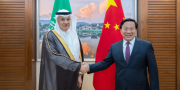 وزير "البيئة" يبحث آفاق التعاون المثمر في مجالات المياه والزراعة مع الصين