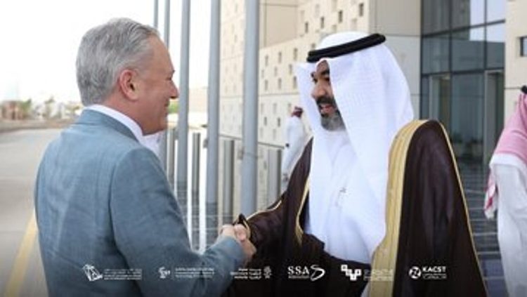  وزير الاتصالات يبحث تعزيز التعاون المشترك مع كبير مستشاري البيت الأبيض للذكاء الاصطناعي