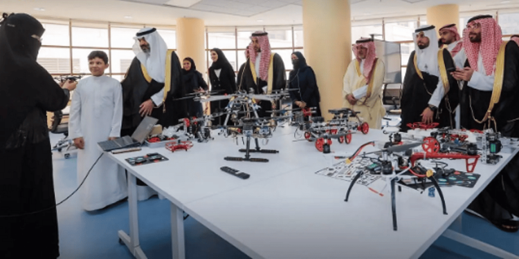 وزير الاتصالات يزور جامعة الملك خالد ويشيد بجهود المبتكرين لدعم اقتصاد عسير الرقمي