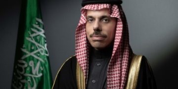 وزير الخارجية يتلقى اتصالاً من نظيرته النمساوية