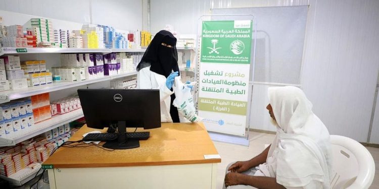 العيادات الطبية المتنقلة لـ«سلمان للإغاثة» تقدم خدماتها العلاجية لأكثر من 3 آلاف شخص في عزلة الدير والغرزة باليمن