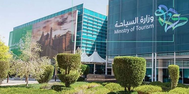 "السياحة" تواصل جولاتها الرقابية في مكة لضمان جودة الخدمات المقدّمة لضيوف الرحمن
