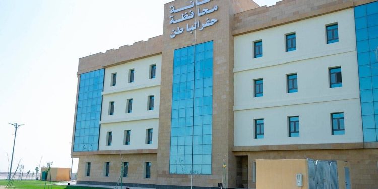 أمانة حفر الباطن تواصل صيانة 550 ألف متر مربع من الحدائق والمسطحات الخضراء