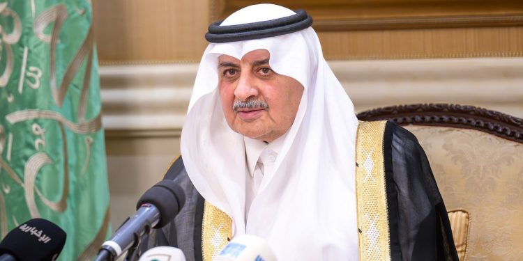 أمير تبوك خلال تكريمه المشاركين في أعمال الحج بالمنطقة: جهودكم المخلصة في خدمة ضيوف الرحمن محل فخر واعتزاز الجميع