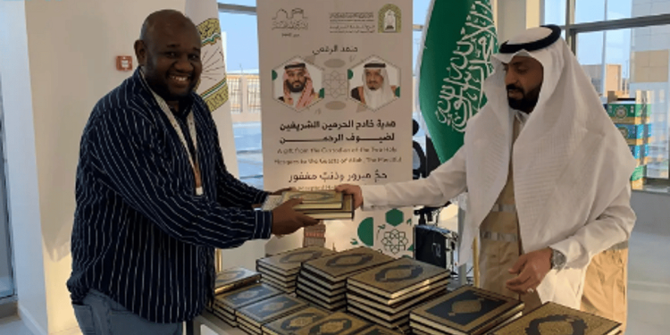 أول القادمين وآخر المغادرين.. حاج سوداني يختتم رحلته للحج عبر منفذ الرقعي