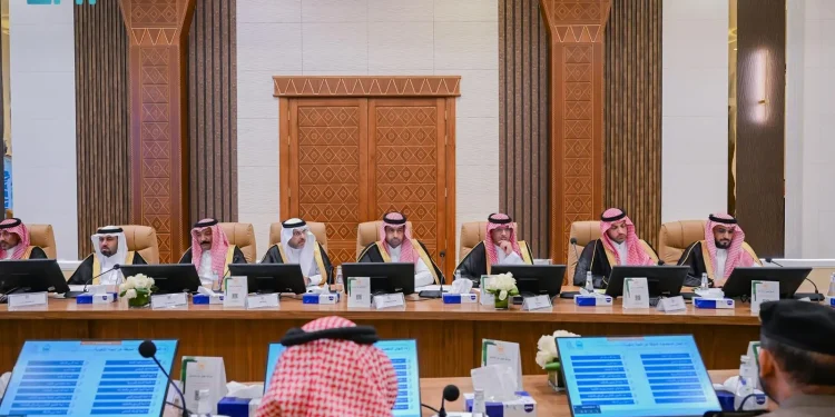 الأمير حسام بن سعود يرأس الاجتماع الثاني للجنة العليا لصيف الباحة 2025م