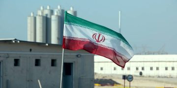 التلفزيون الإيراني: تم إخلاء المنشآت النووية الثلاث في نطنز وفوردو وأصفهان