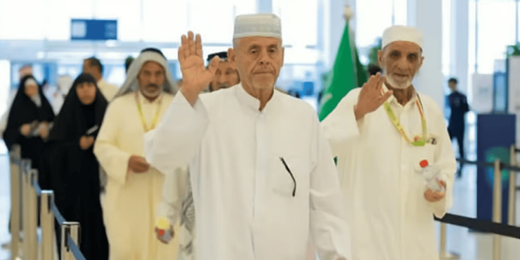 «الحج» تنصح ضيوف الرحمن باتباع تعليمات السفر قبل المغادرة