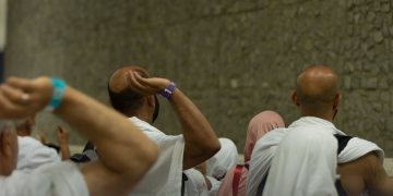 الحجاج يرمون جمرة العقبة الكبرى بعد اكتمال خطط تفويجهم لمشعر منى لقضاء أيام التشريق