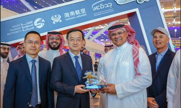 بالتعاون مع الهيئة السعودية للسياحة وبرنامج الربط الجوي.. مطار الملك عبدالعزيز الدولي يدشّن أولى رحلات طيران هاينان الصينية