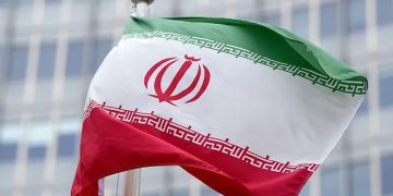 بعد الغارات الإسرائيلية.. إيران تحظر «واتساب» وتقيّد الإنترنت