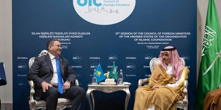 بن فرحان يبحث المستجدات الإقليمية والدولية مع وزير خارجية كازاخستان
