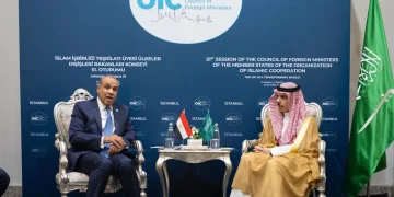 سمو وزير الخارجية يلتقي وزير خارجية مصر