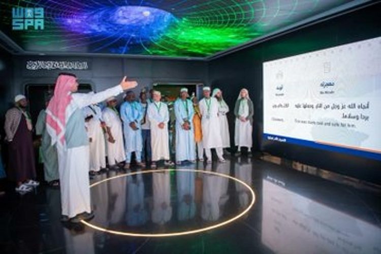 ضيوف برنامج خادم الحرمين الشريفين للحج يزورون "المعرض والمتحف الدولي للسيرة النبوية" بالمدينة المنورة