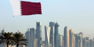 قطر والبحرين والكويت تعيد فتح مجالاتها الجوية