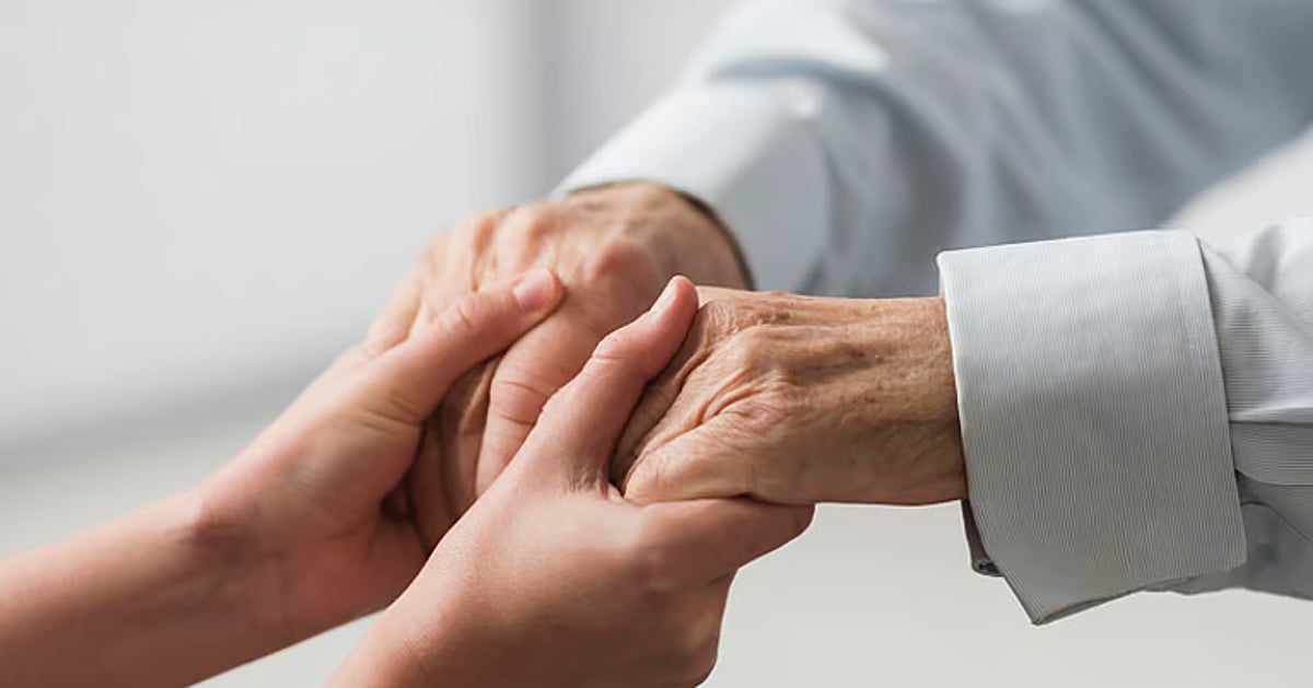 كيف نحسن معاملة كبار السن؟.. مختصة توضح