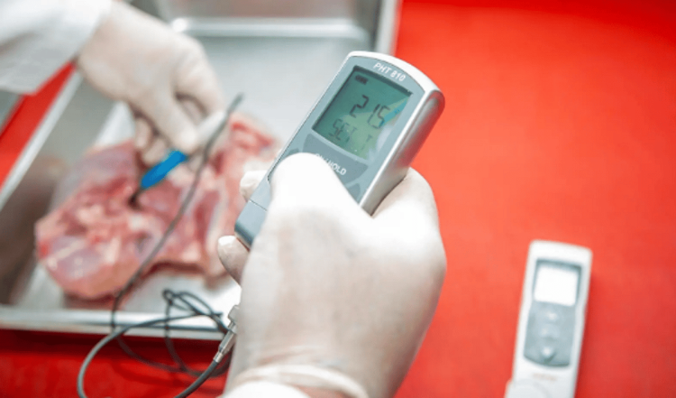 مختبر أمانة تبوك لسلامة الغذاء ينفذ 208 زيارات ميدانية ويسحب 923 عينة