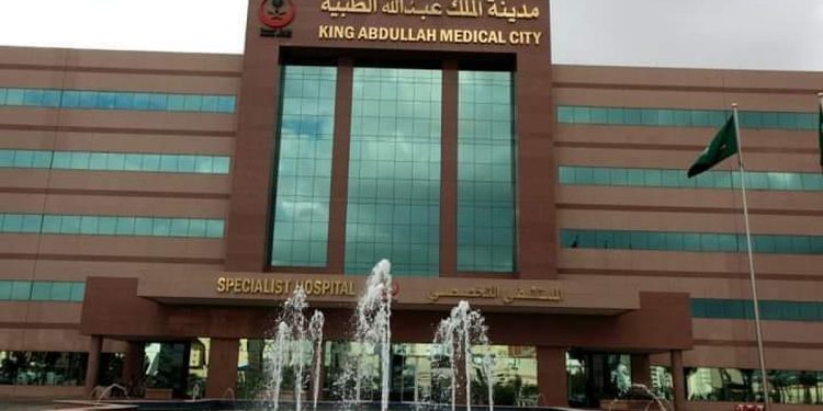 مدينة الملك عبدالله الطبية تُجري عملية قلب ناجحة باستخدام الروبوت الجراحي