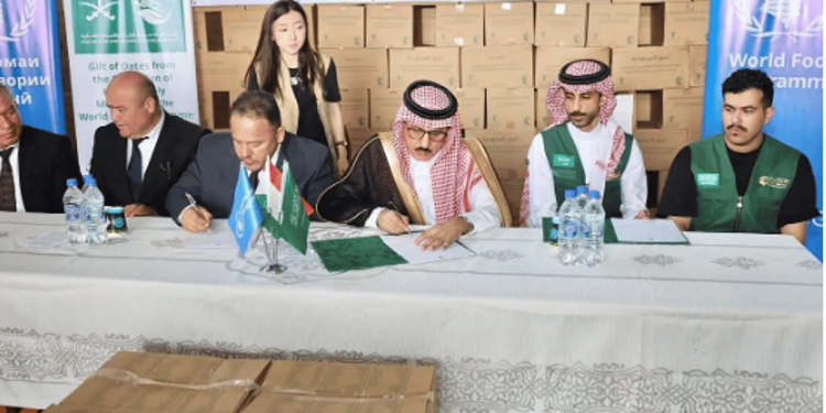 مركز الملك سلمان للإغاثة يسلّم 161 طنًا من التمور لبرنامج الأغذية العالمي في طاجيكستان