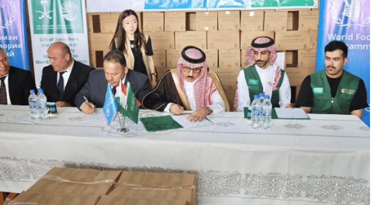 مركز الملك سلمان للإغاثة يسلّم 161 طنًا من التمور لبرنامج الأغذية العالمي في طاجيكستان