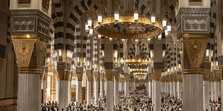 مسؤول يوضح طرق إثراء تجربة القاصدين بالمسجد النبوي