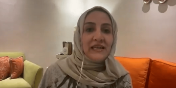 مستشارة اجتماعية: الرجل بعمر الأربعين يكون في ذروة شبابه