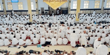 مسجد الخيف يحتضن آلاف الحجاج في يوم التروية وسط أجواء إيمانية وخدمات متطورة