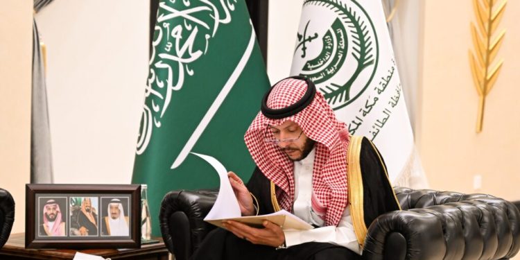 مُحافظ الطائف يوجه بتسهيل مهام الحجاج المغادرين عبر مطار الطائف الدولي والطرقات البرية