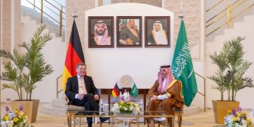 وزير الخارجية يبحث مع نظيره الألماني آخر التطورات على المستوى الإقليمي والدولي