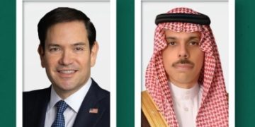 وزير الخارجية يستعرض مع نظيره الأمريكي الشراكة الاستراتيجية