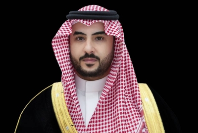 وزير الدفاع يبحث مع رئيس الأركان الإيراني تطورات الأوضاع