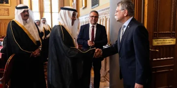 وفد أعضاء مجلس الشورى يلتقي رئيس البرلمان في جمهورية المجر