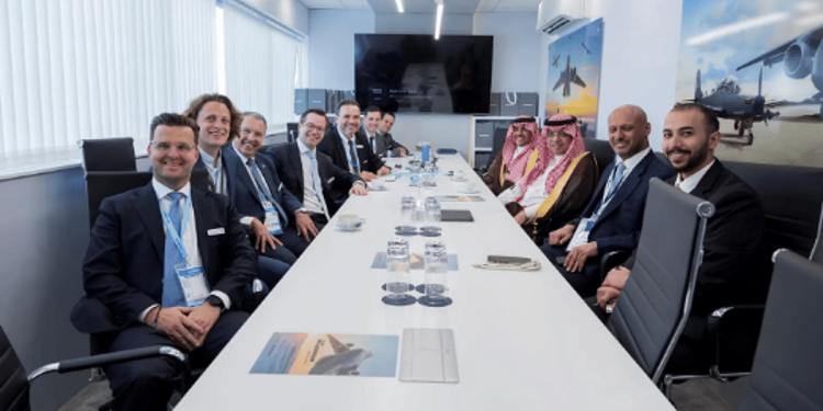 وفد منظومة قطاع الطيران المدني يشارك في معرض باريس الجوي 2025