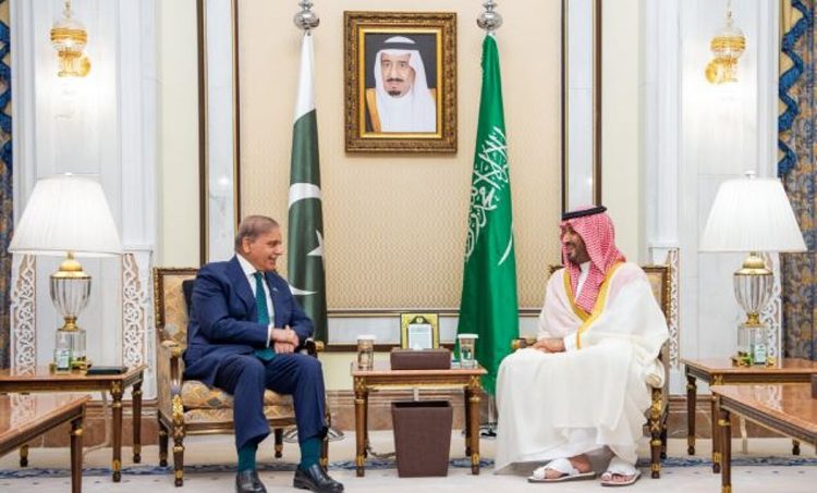ولي العهد يستقبل رئيس الوزراء الباكستاني ويستعرضان العلاقات التاريخية وآفاق التعاون الثنائي