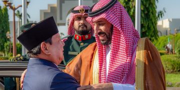 ولي العهد يستقبل رئيس جمهورية إندونيسيا في قصر السلام بجدة