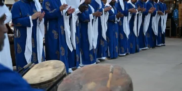 "فن الزير" في العُلا.. إيقاع شعبي يُجسّد التراث ويُحيي المناسبات الاجتماعية
