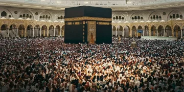 "ابن مكة" محمد الدهاسي.. 10 سنوات من توثيق روحانية الحرم المكي بعدسة فنية