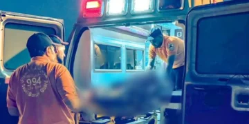 أثناء ممارسته السباحة.. حرس الحدود في تبوك يُنقذ مواطنًا من الغرق 