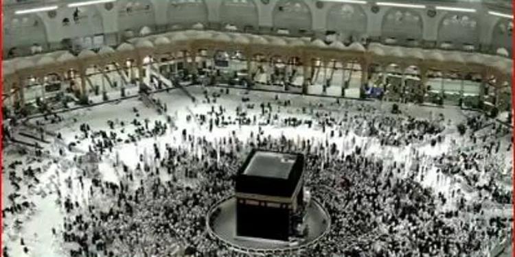 أستاذة تاريخ إسلامي: مراسم غسل الكعبة المشرفة تجسد عناية المسلمين بها عبر العصور