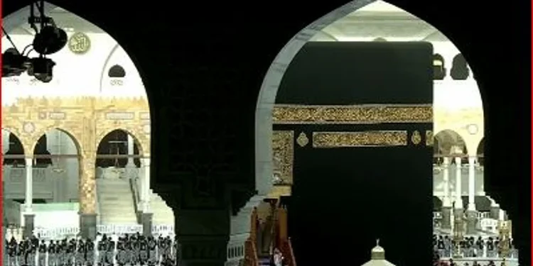 أكاديمي: غسل الكعبة المشرفة إرث حي يجسد تمسك المملكة بالتراث الإسلامي
