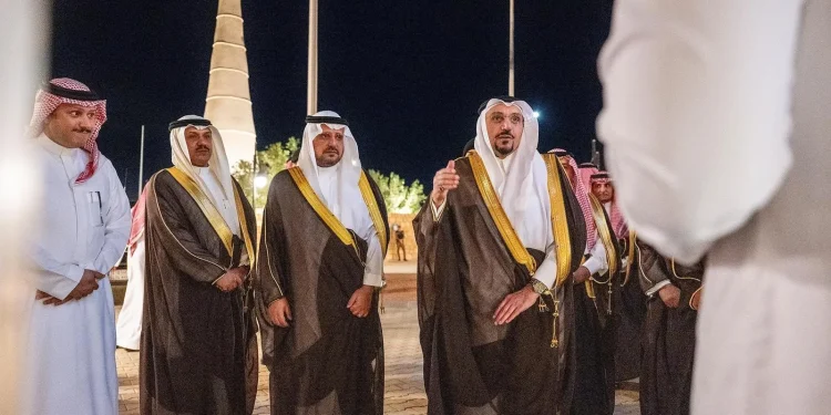 أمير القصيم يزور مرقب الشنانة ومركز التراث الثقافي بمحافظة الرس
