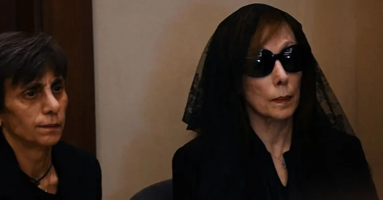 أول ظهور للفنانة فيروز في مراسم تشييع نجلها زياد الرحباني