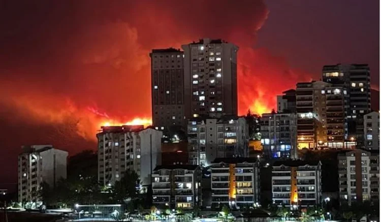 إجلاء الآلاف من السكان في تركيا بسبب حرائق الغابات