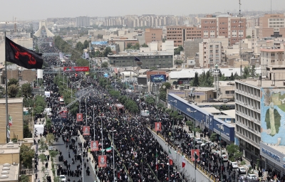 إيران تشيع جثامين 60 قائداً عسكريًا وعالمًا نوويًا