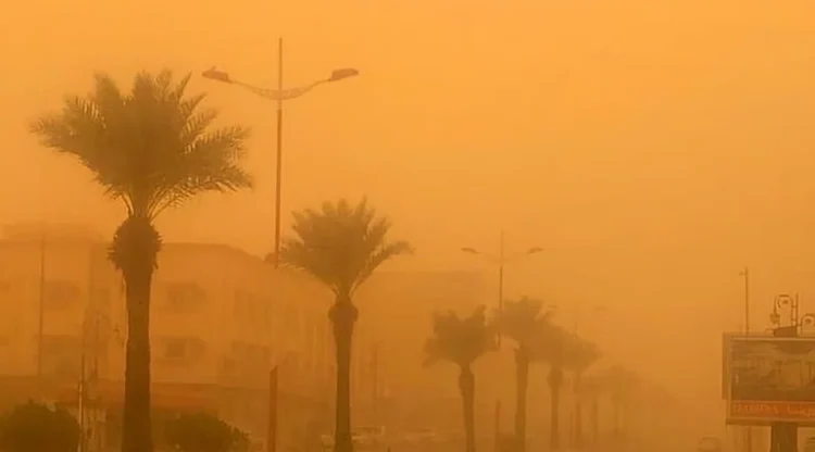 الأرصاد: رياح شديدة بحائل وأمطار على نجران