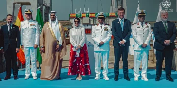 «البحرية» تُرسي عارضة سفينة جلالة الملك المدينة 838 في إسبانيا